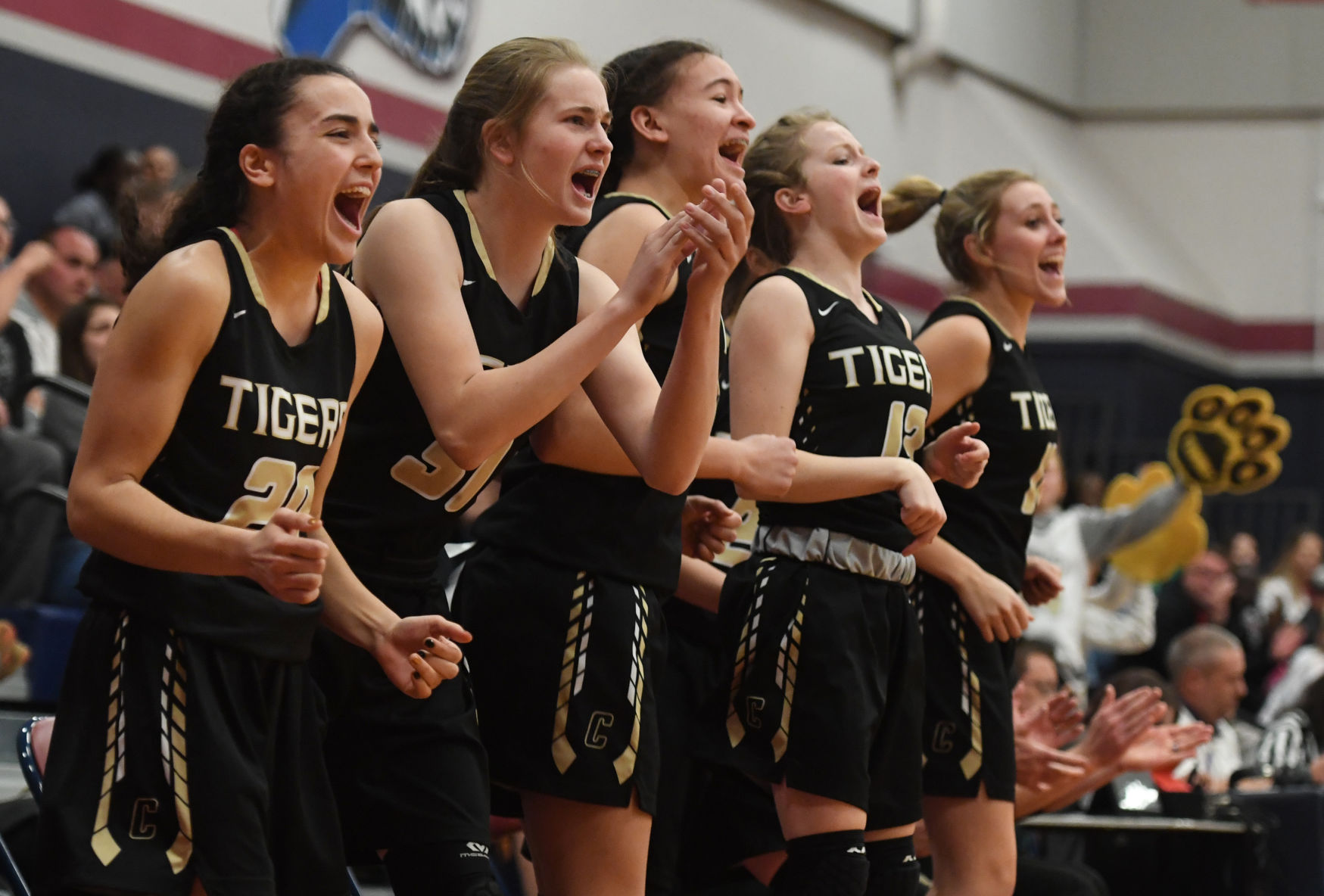 030420-s-girlsbb 1563.jpg
